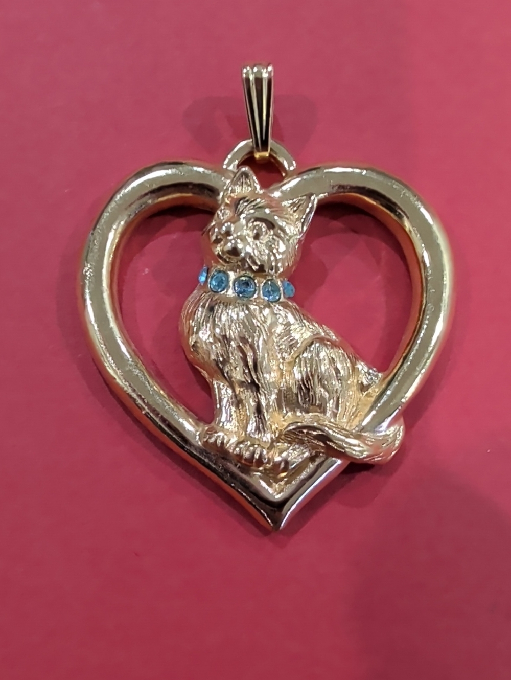 Avon Gold-Tone Cat Heart Pendant with Blue Collar Stones